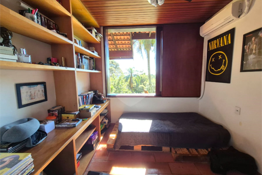 Casa Térrea à venda com 4 quartos, sendo 2 suítes, em Roseira, Mairiporã, SP