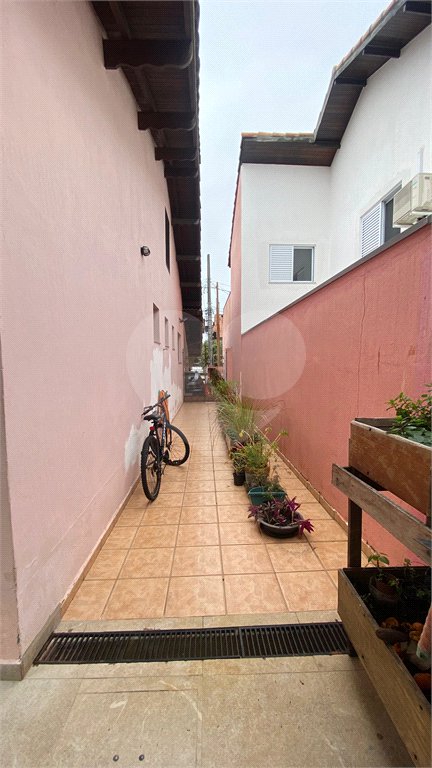 Casa à venda com 3 quartos, sendo 2 suítes, no condomínio Residencial Jardim Altos de Suzano, Suzano - SP