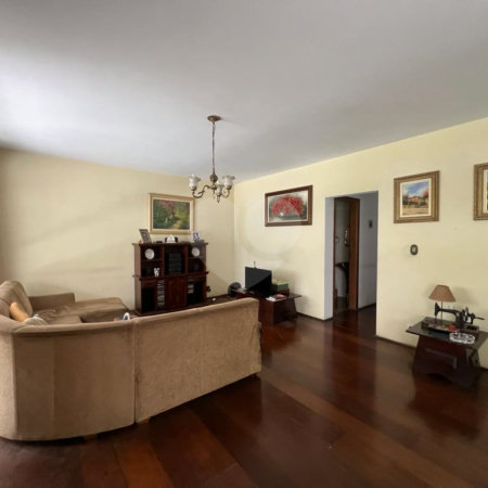 Casa à venda com 4 quartos, sendo 1 suíte, em Jardim das Vertentes, São Paulo, SP