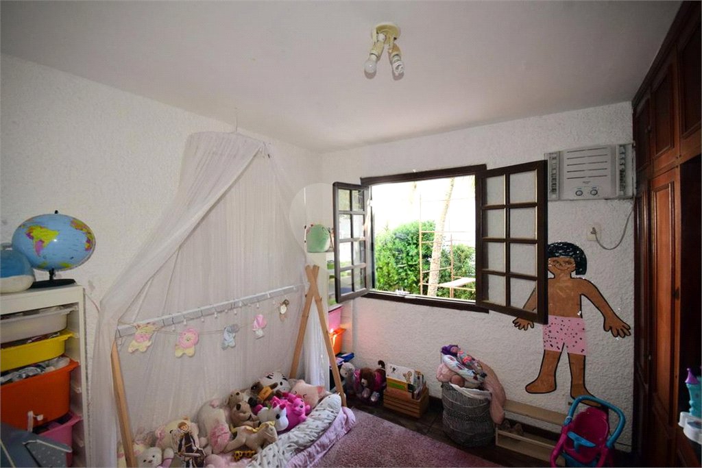 Casa à venda com 5 quartos, sendo 1 suíte, no condomínio Vivendas, Rio de Janeiro - RJ