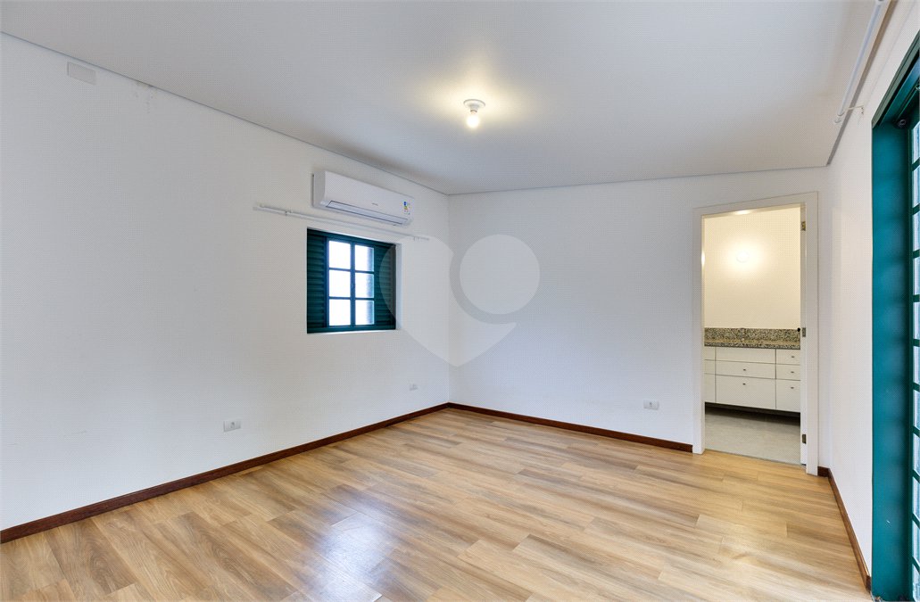 Casa para alugar com 5 quartos, sendo 3 suítes,  em Chácara Monte Alegre, São Paulo, SP