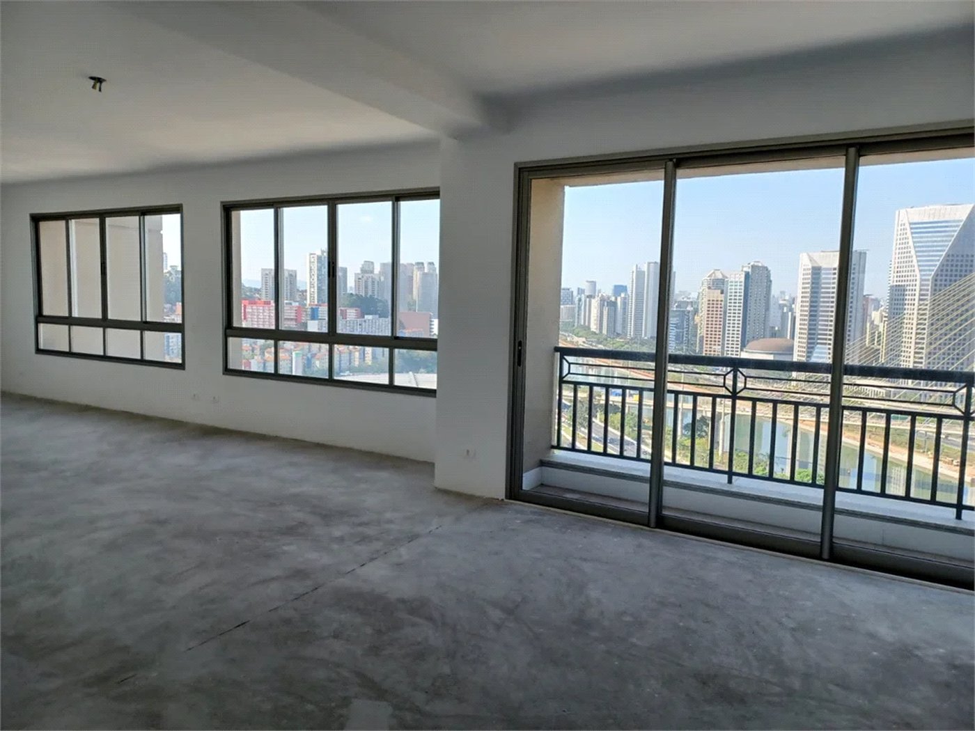 Apartamento à venda com 4 suítes em Real Parque, São Paulo, SP