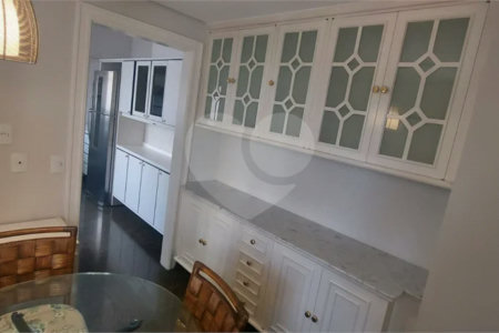 Apartamento à venda no Campo Belo de 245m² com 3 suítes e 3 vagas