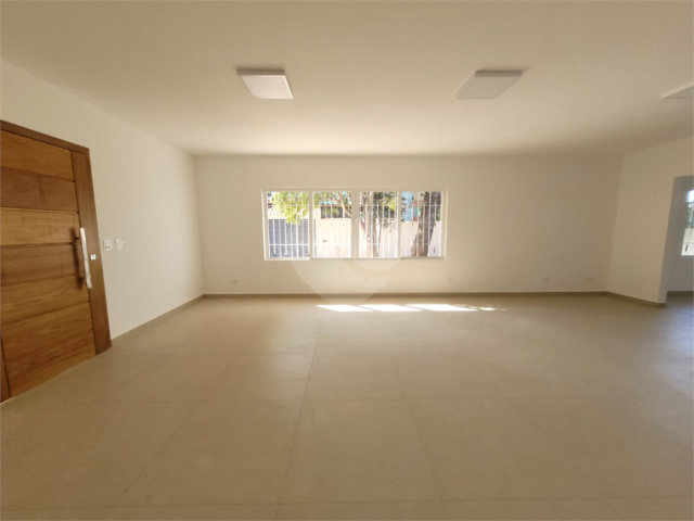 Casa Térrea à venda ou para alugar com 4 quartos, sendo 3 suítes,  em Horto Florestal, São Paulo, SP