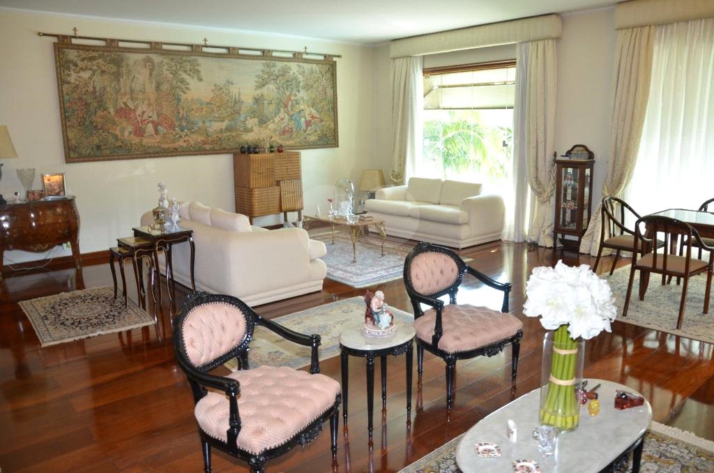 Casa à venda com 8 quartos, sendo 5 suítes, em Serra da Cantareira, Mairiporã, SP