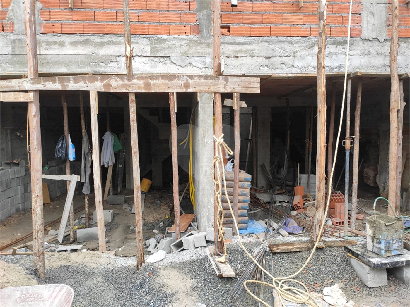 Casa para alugar com 1 quarto no condomínio Residencial Nivi, São Paulo - SP