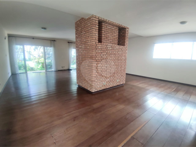 Sobrado à venda ou para alugar com 4 quartos, sendo 2 suítes,  em Chácara Monte Alegre, São Paulo, SP