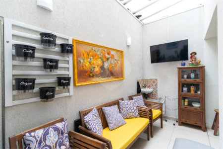 Casa à venda com 3 quartos, sendo 1 suíte, no condomínio Orquideas, São Paulo - SP