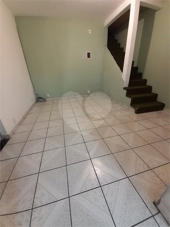 Sobrado à venda com 4 quartos em Vila Correa, Ferraz de Vasconcelos, SP
