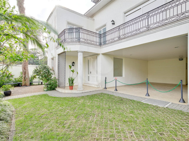 Casa à venda com 4 suítes no condomínio Solar Andaluz, São Paulo - SP