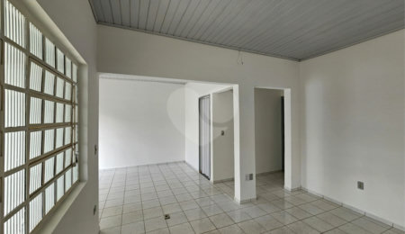 Casa à venda com 2 quartos, sendo 1 suíte, no Centro, Atibaia, SP