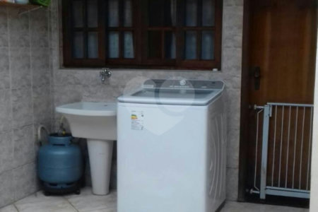 Casa à venda com 3 quartos, sendo 1 suíte, em Jardim Universo, Mogi das Cruzes, SP