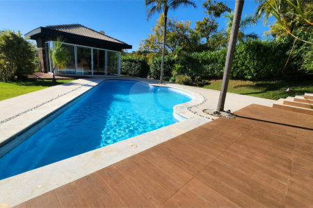 Casa à venda ou para alugar com 5 suítes no condomínio Residencial Jardim Primavera, Louveira - SP