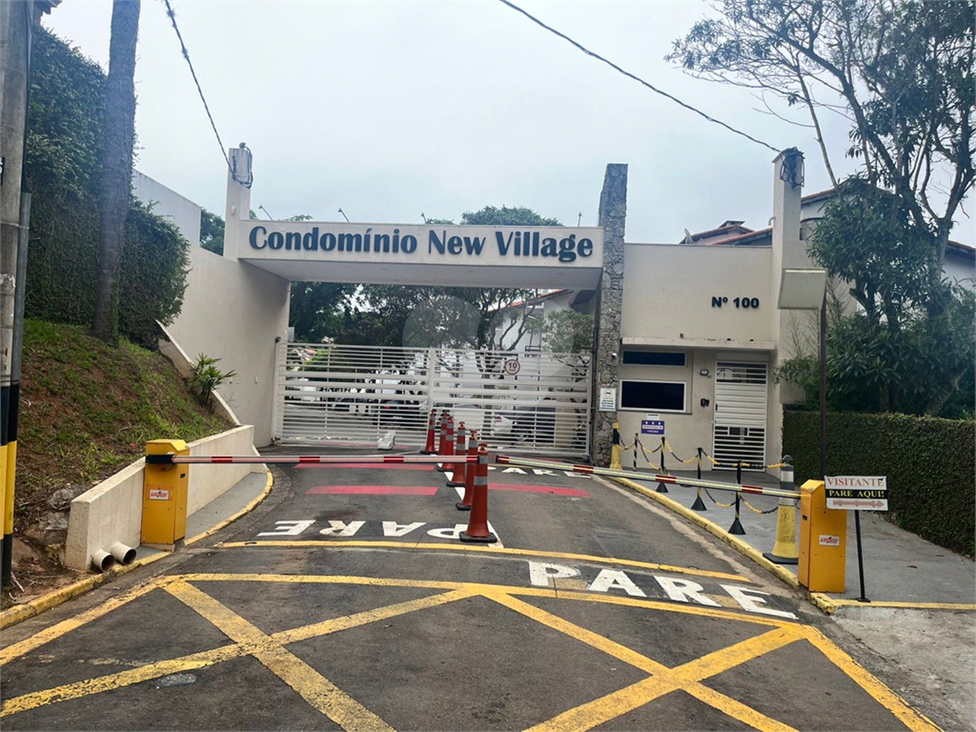 Casa à venda com 3 quartos, sendo 1 suíte, no condomínio New Village, Cotia - SP