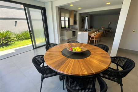 Casa à venda com 4 suítes no condomínio Villas do Golf, Itu - SP