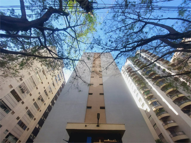 Apartamento à venda com 3 quartos, sendo 1 suíte,  em Jardim Paulista, São Paulo, SP