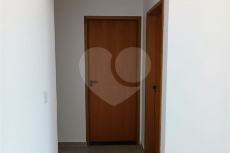 Casa à venda com 3 quartos, sendo 1 suíte, no condomínio Residencial Jardins da Catalunha, Atibaia - SP