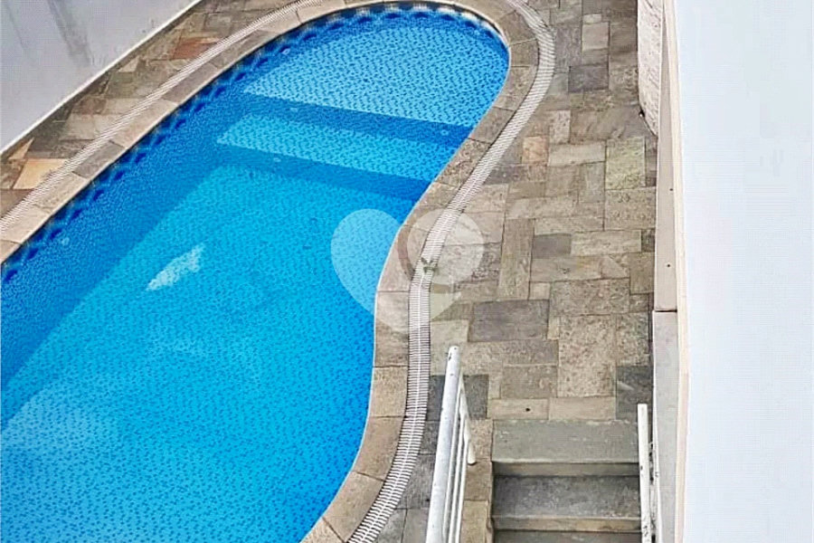 Sobrado à venda com 3 suítes em Jardim Virginia Bianca, São Paulo, SP