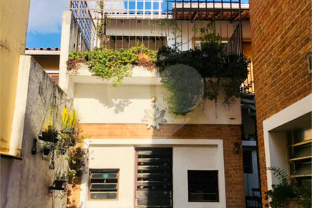 Sobrado à venda com 5 suítes em Vila Cordeiro, São Paulo, SP