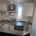 Apartamento para locação com 2 dormitórios, sendo 1 suíte com 02 vagas, totalmente climatizado nos 3 ambientes