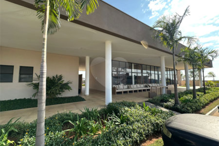 Sobrado á venda com 03 suítes, no Residencial Villeneuve em São Carlos-SP.