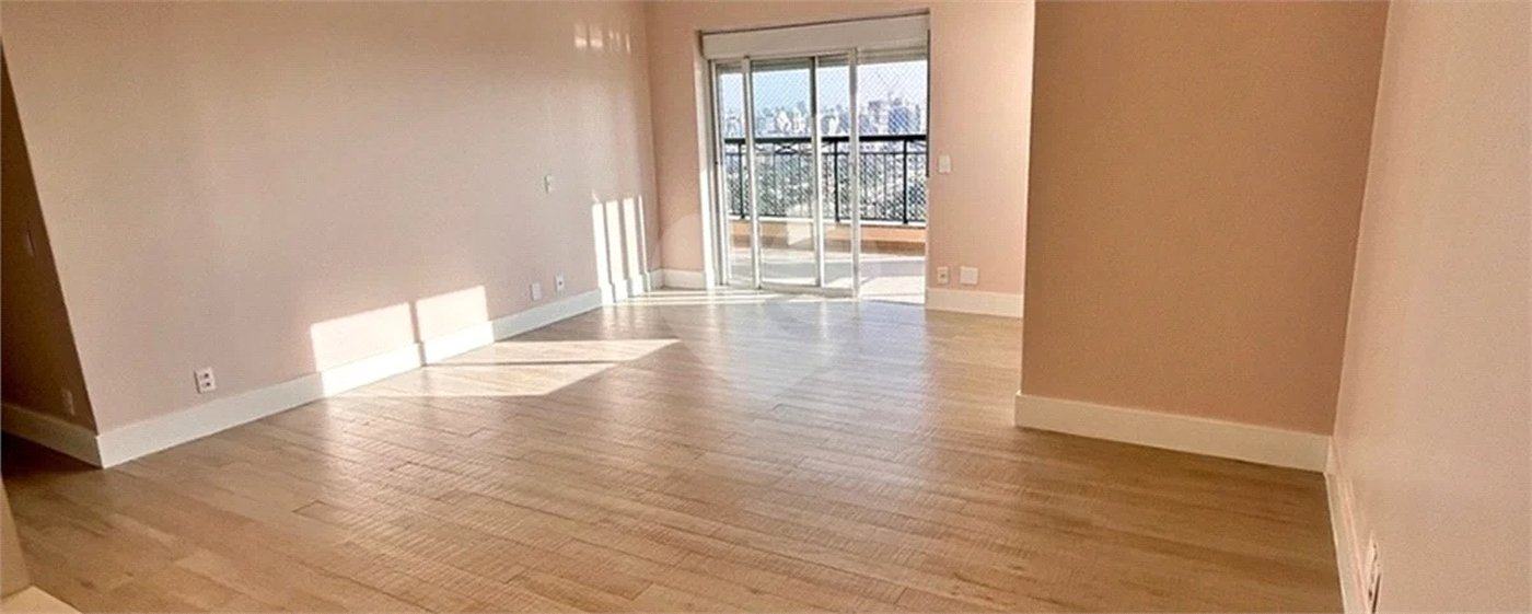 Cobertura Triplex 500M2, 4 suítes, 6 vagas para locação ou venda