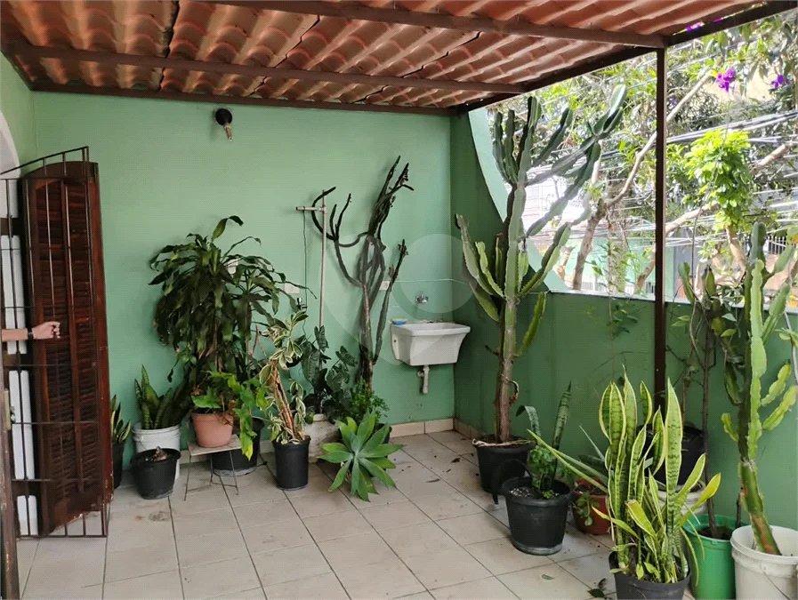 Vende-se sobrado de 3 andares na Vila Santa Catarina