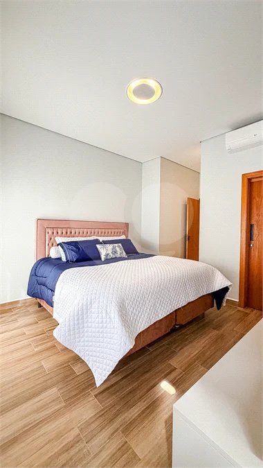 Indaiatuba - HOME DESIGN - Casa Térrea - Condomínio Paradiso - 420 m² de terreno - 307,19 m² de área construída - 3 suítes completas, sendo 1 master com closet planejado e banheira de imersão - Sala de TV reversível para 4ª suíte - Sala de estar ampla e varanda gourmet integrada - Cozinha com móve