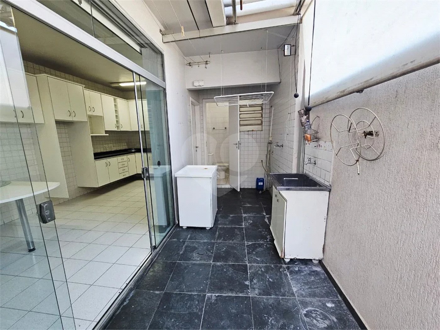 4 dormitórios, 1 suíte, 3 banheiros, 2 vagas, Área Total: 130,00 m², Construído: 174,00 m²
