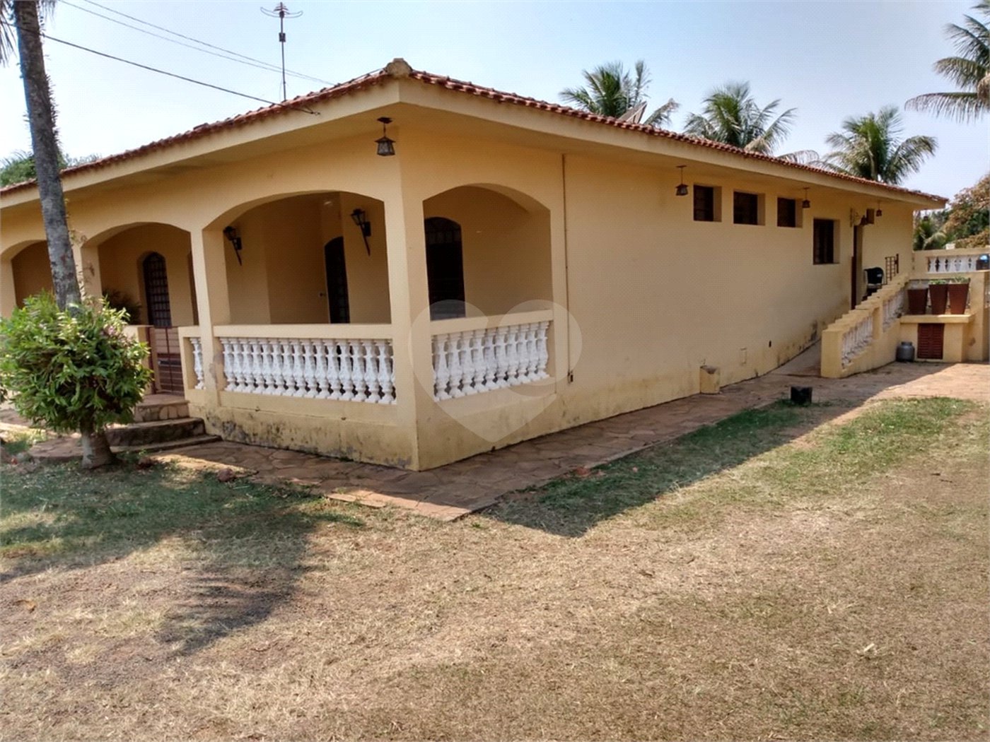 Casa Térrea com 3 dormitórios, sendo 1 suíte.
