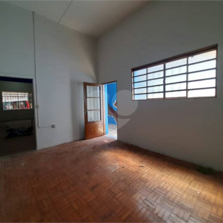 Casa Comercial no Centro.