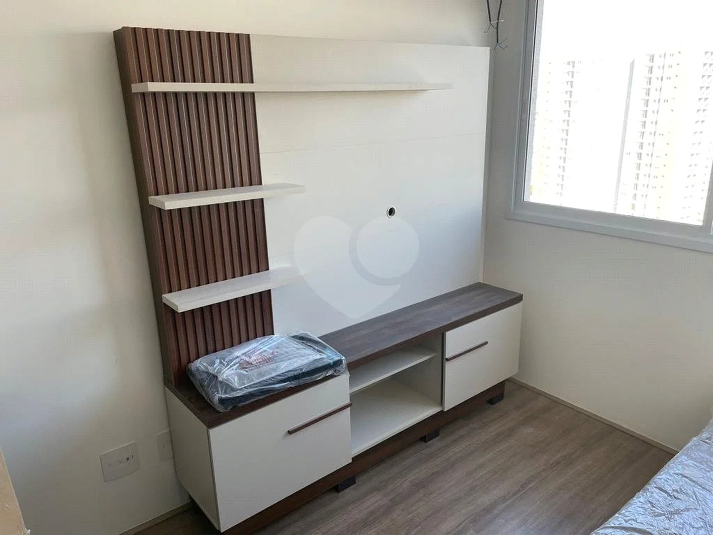 Apartamento mobiliado, novo, com 38m útil, ótima localização REF:903711