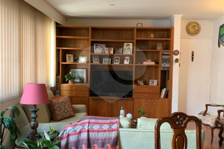 EXCELENTE APARTAMENTO 3DRMS 1STE - AREJADO E ILUMINADO NATURALMENTE