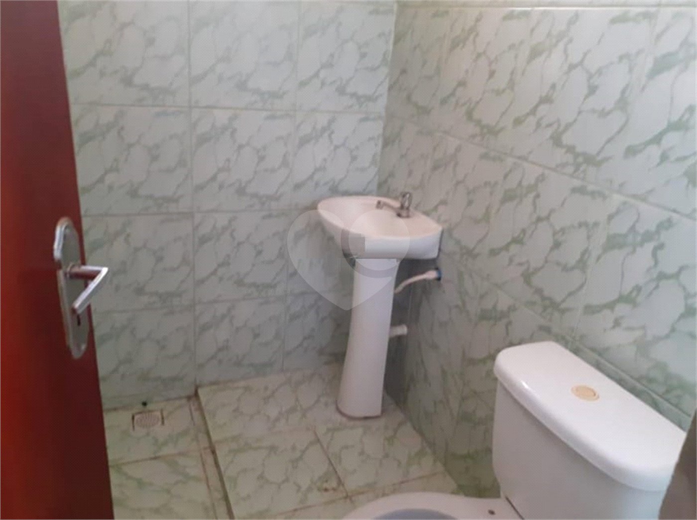 Casa Térrea com 2 dormitórios.