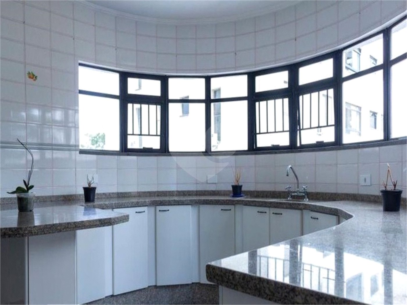 Apartamento com 04 Dorm 04 Suítes 04 Vagas na Saúde para venda ou locação.