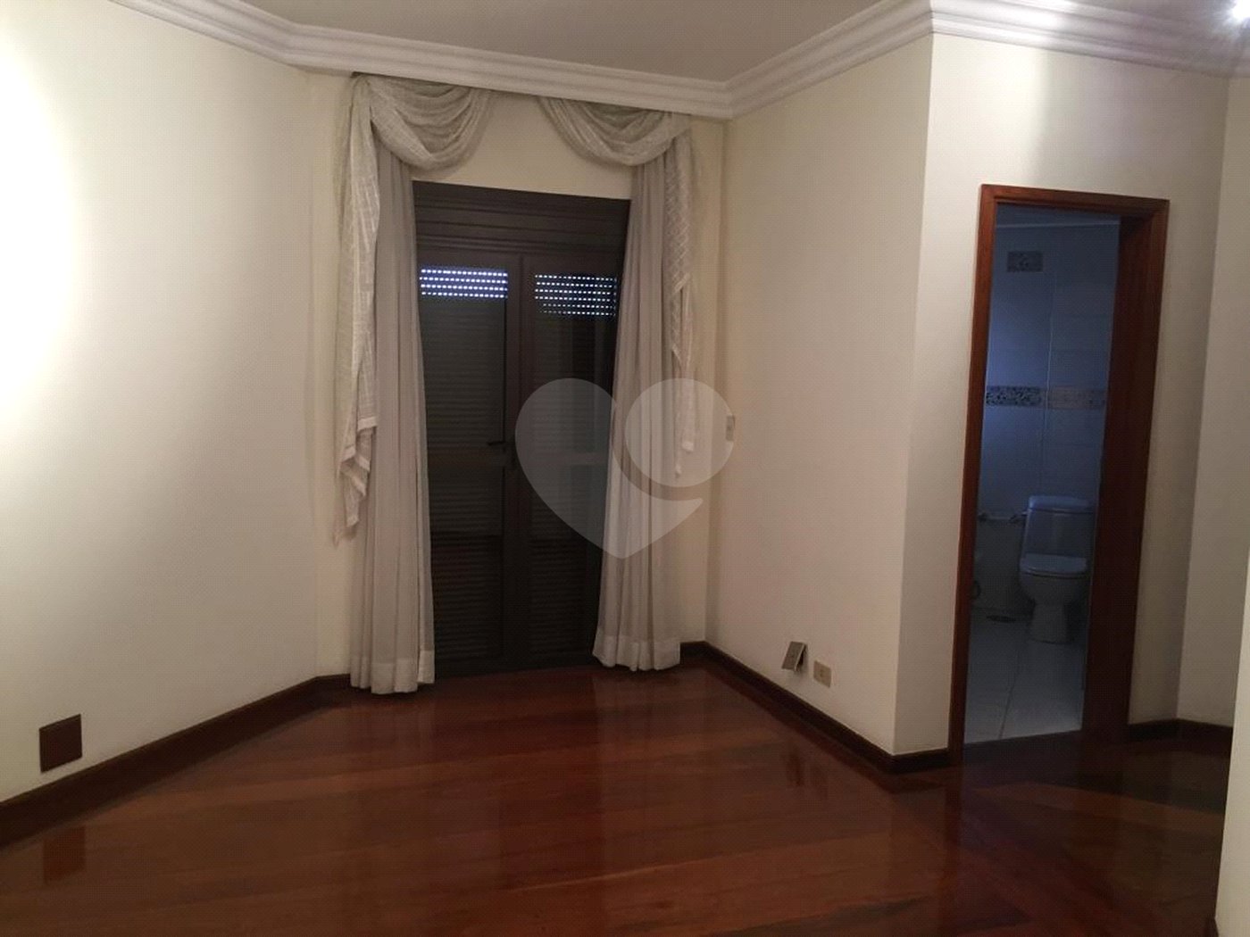APARTAMENTO LUXUOSO Á VENDA - 04 SUÍTES - 04 VAGAS - SAÚDE - CONDOMÍNIO COMPLETO