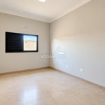 Casa à venda com 3 quartos, sendo 1 suíte, no condomínio Terra Ville, Três Lagoas - MS