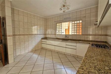 Casa sofisticada à venda em bairro nobre de Atibaia | 3 dormitórios | 408 m²