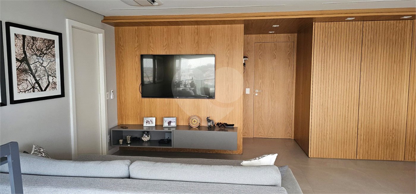 Apartamento com vista LIVRE Com 131 m² útil 4 banheiros 3 vagas 3 suítes Aceita contra proposta. Aceita e estuda Permuta