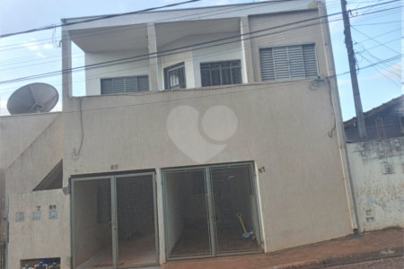 Imóvel para venda sendo 03 casas independentes na Vila Celina.
