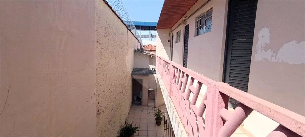 Oportunidade imperdível. Excelente opção de Investimento em Sobrado Comercial a Venda na Lapa. Único na Região.