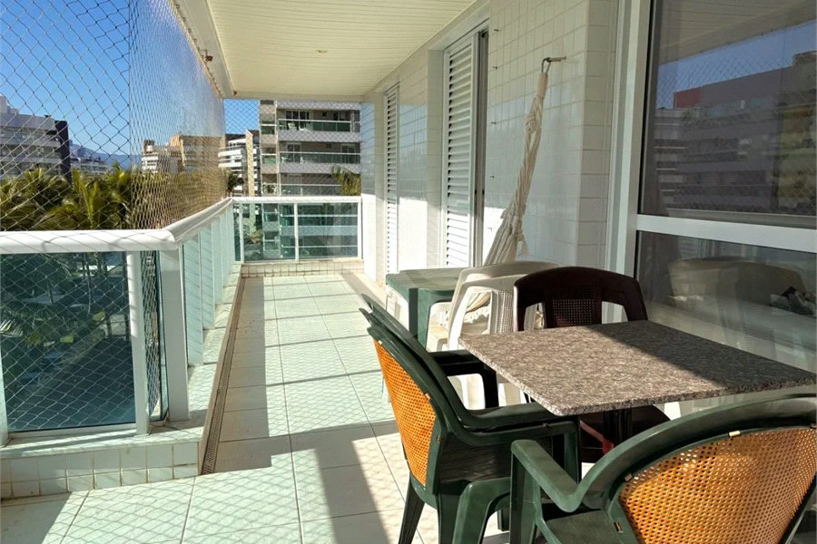 Apartamento à venda com 3 quartos, sendo 2 suítes, em Riviera de São Lourenço, Bertioga, SP