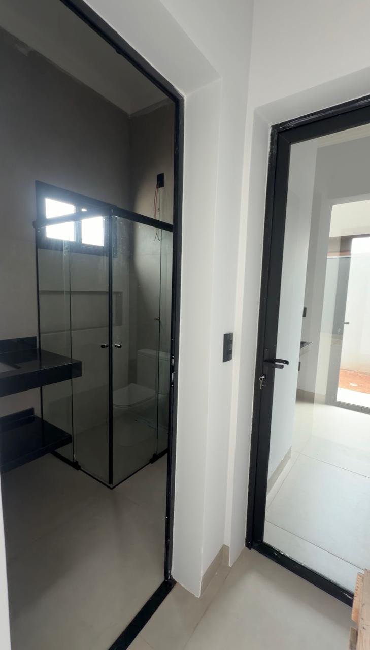 Casa à venda com 3 quartos no condomínio Villa de León, Três Lagoas - MS