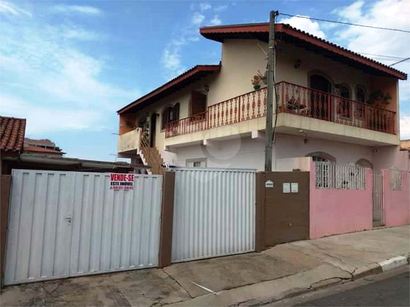 Casa versátil à venda: Casa com 2 Quartos, 3 Unidades Residenciais e Sala Comercial - Louveira