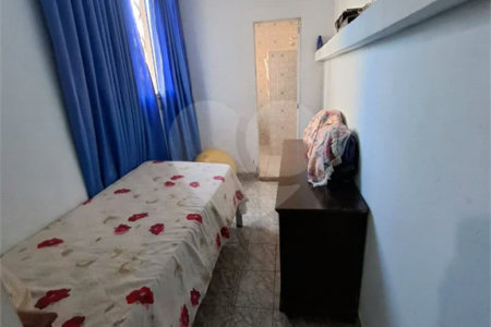 Ó TIMO CASA COM 3 QUARTOS E TERRAÇO EM CONTOMINIO FECHADO