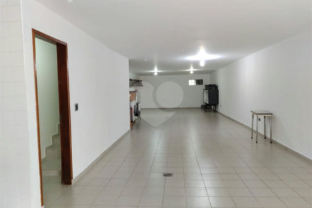 Linda casa à venda no bairro Santa Maria em São Caetano do Sul, 257 m², 3 quartos (1 suíte) e 6 vagas de garagem