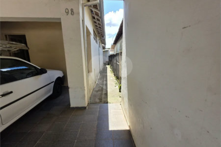Casa térrea à venda com amplo quintal e grande potencial na Vila Nery