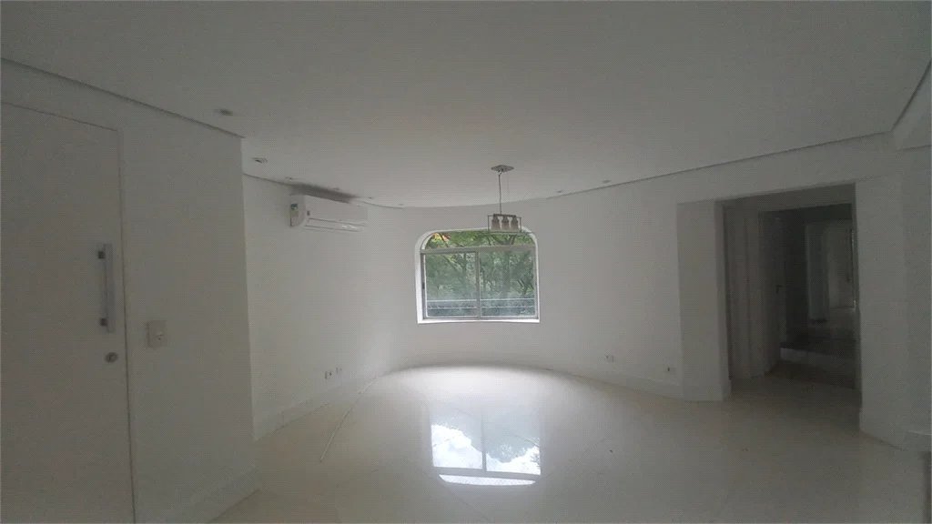 Apartamento à venda com 3 quartos, sendo 1 suíte, em Vila Andrade, São Paulo, SP