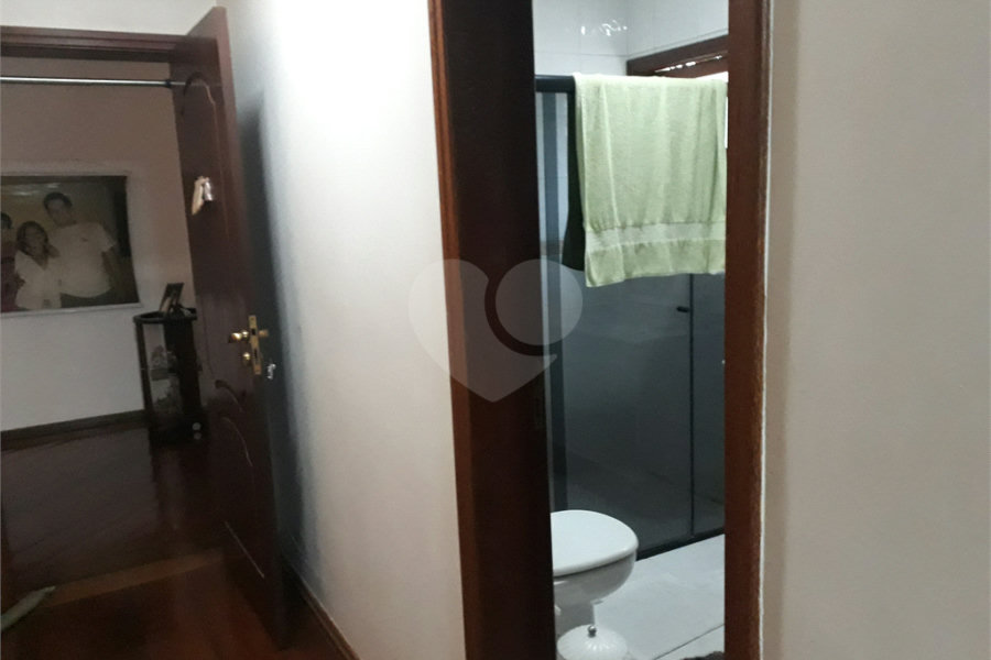 Mansão em condomínio, com 6 suites, e vagas para 15 autos....