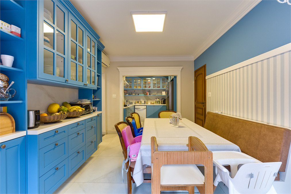 Casa à venda com 4 quartos, sendo 2 suítes,  em Alto da Boa Vista, São Paulo, SP